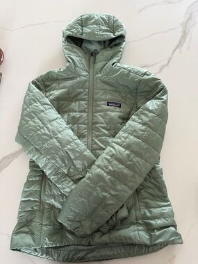Patagonia Sage Green Women’s Nano Puff Hoody Size Small NWT